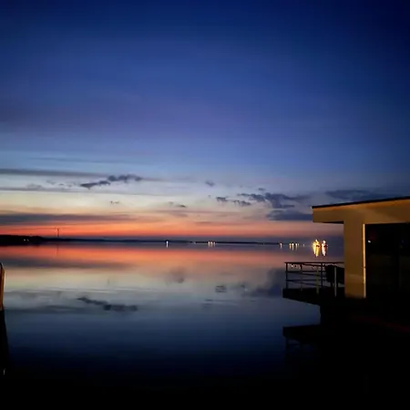 Floatinghouse Dory *